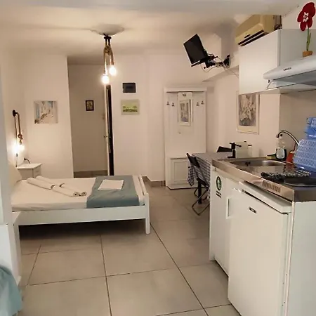 アパート Apanemia *