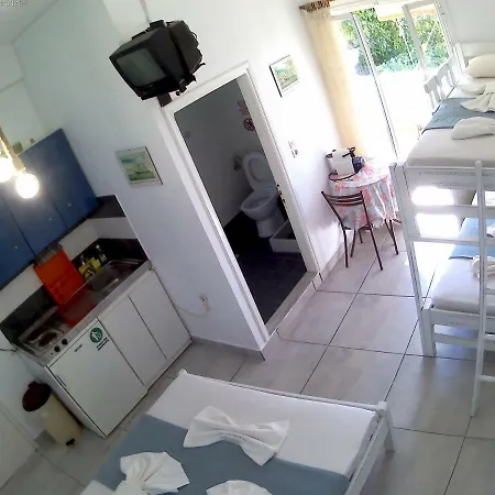 Apanemia アパート Kini